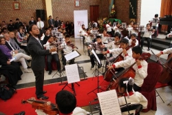 Debut� la orquesta de Juan Diego Fl�rez