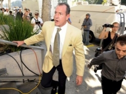 Arrestan a padre de Lindsay Lohan por violencia dom�stica