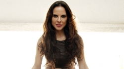 Kate del Castillo critic� premiaci�n de Chris Brown en los Grammy